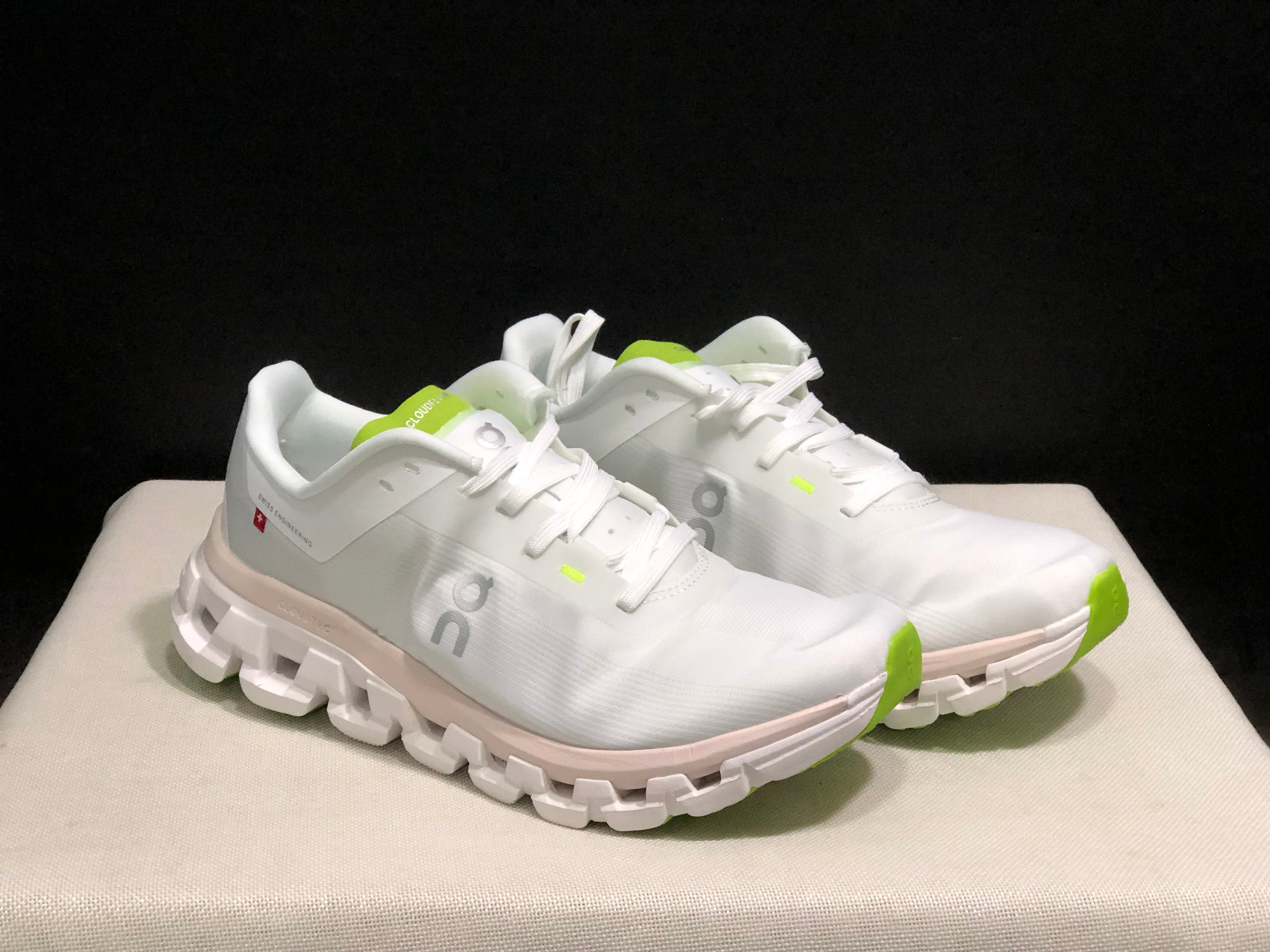 On Cloud Cloudflow 4 New Generation White and green running shoes on cloud pair