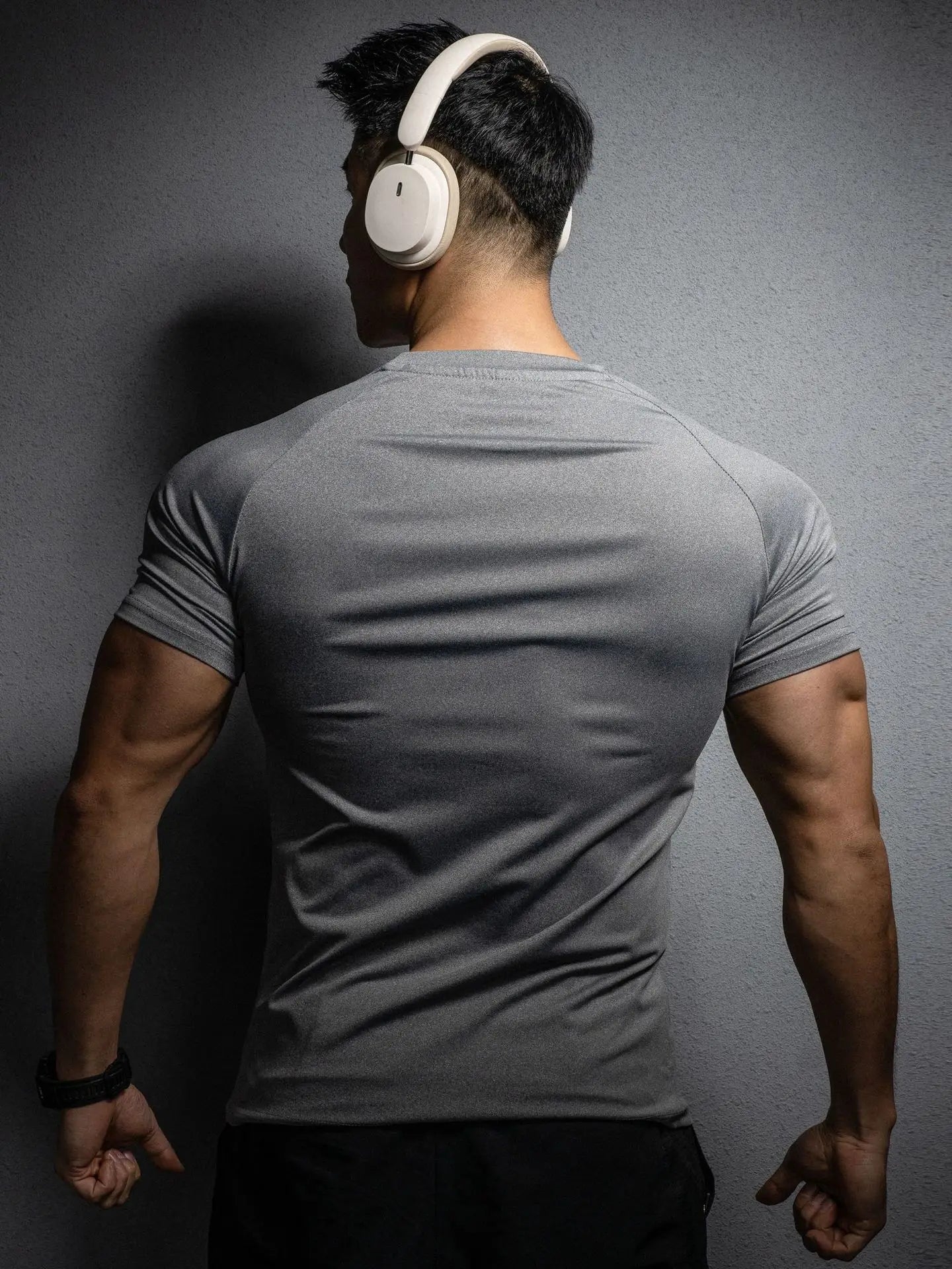  Stretchy quick drying short sleeve T-shirt for Men back view grey t-shirt